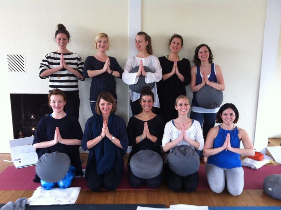 Gruppenfoto Ausbildung Prenatal im UNIT Yoga Wiesbaden